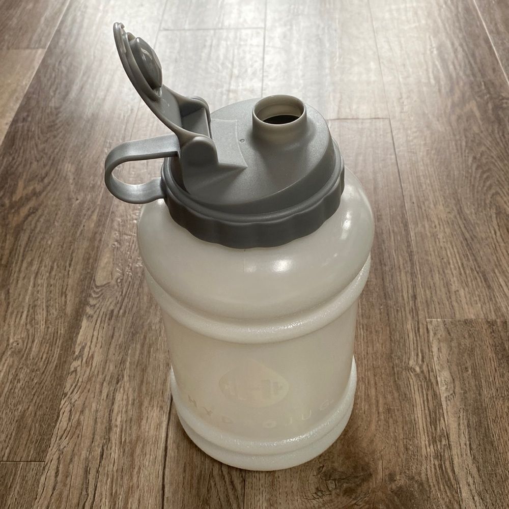 NEW 73 ounce HydroJug WaterBottle with Handle & extra lid